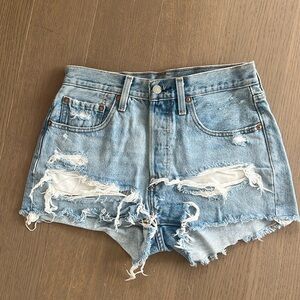 Levi’s 501 Light Wash Denim Shorts - size 26